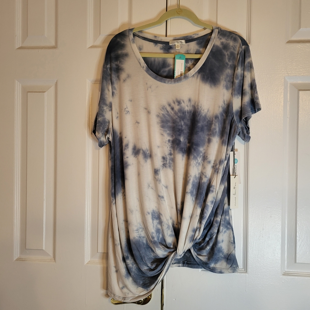 Nine Britton Navy Tie-Dye Short Sleeve Top